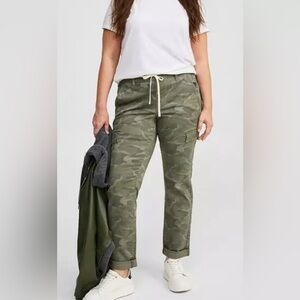 NWOT TORRID Weekend Straight Cargo Pant